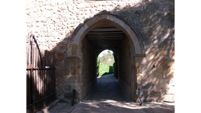 Arco sur que divide la nave de San Polo.