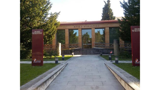 Entrada al Museo Numantino.