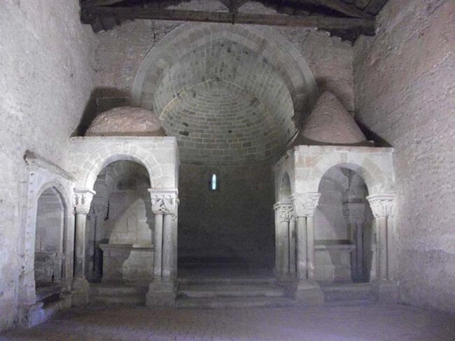 Los dos templetes hospitalarios de la iglesia de San Juan de Duero.